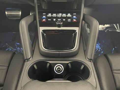 Used 2025 Porsche Cayenne Coupe AWD/4WD image 20