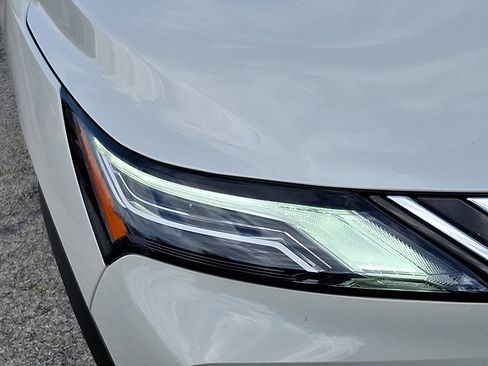 Certified 2022 Nissan Rogue Platinum w/ Head-Up Display Package image 9