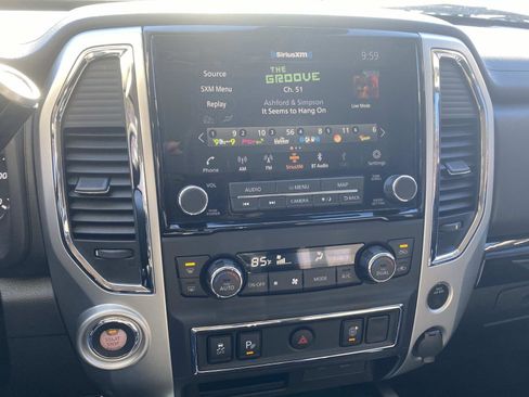 Used 2021 Nissan Titan SV w/ SV Convenience Package image 35