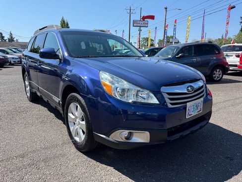 Used 2010 Subaru Outback 3.6R Premium image 3