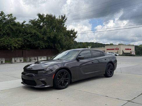 Used 2016 Dodge Charger R/T RWD image 1