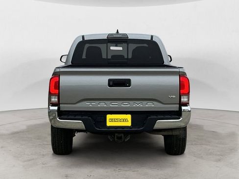 Used 2017 Toyota Tacoma TRD Off-Road w/ Tow Package (A/T) image 4