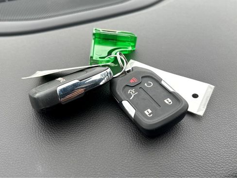 Used 2023 GMC Acadia SLE w/ Driver Convenience Package image 27