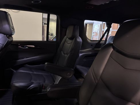Used 2017 Cadillac Escalade ESV Platinum image 17