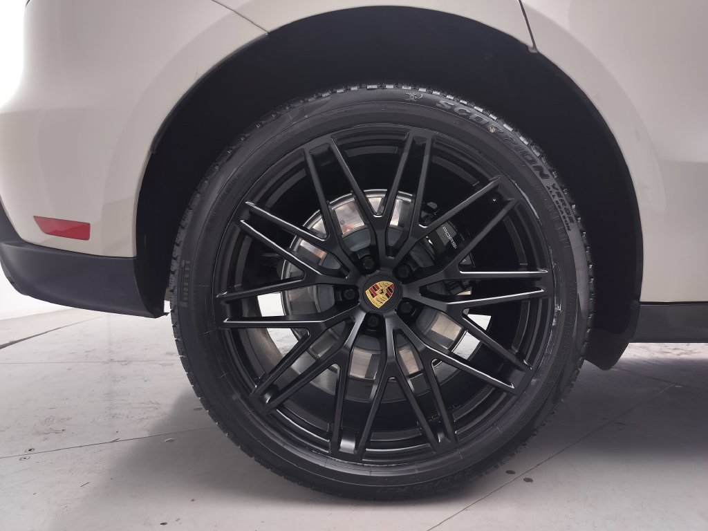 Certified 2023 Porsche Macan GTS AWD/4WD image 30