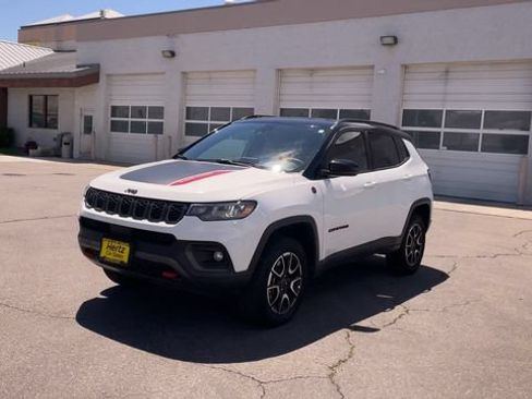 Used 2025 Jeep Compass Trailhawk AWD/4WD image 5