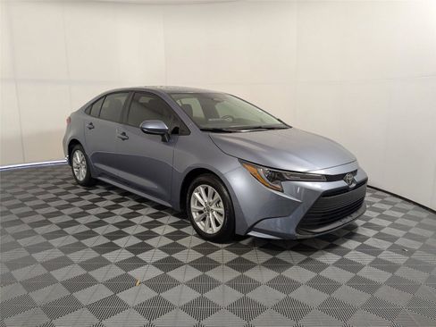 Used 2024 Toyota Corolla LE w/ LE Convenience Package image 3