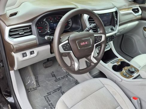 Certified 2023 GMC Acadia SLE w/ Driver Convenience Package AWD/4WD image 9