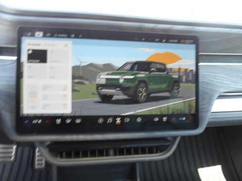 Used 2022 Rivian R1T Adventure image 10