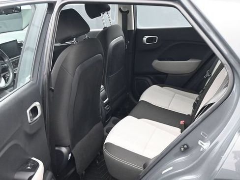 Used 2024 Hyundai Venue SEL FWD image 16