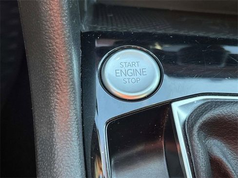 Used 2022 Volkswagen Taos SEL image 29