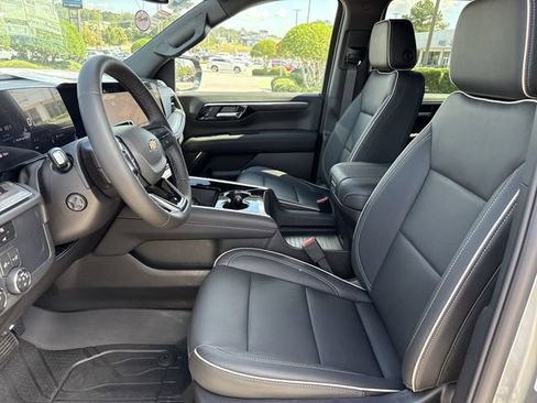 New 2026 Chevrolet Suburban Premier image 10