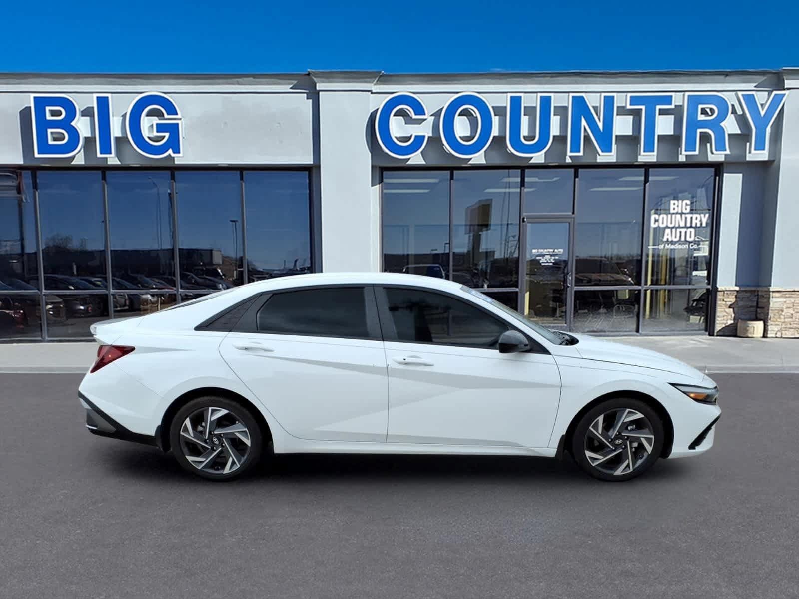 Used 2025 Hyundai Elantra Sport FWD image 4