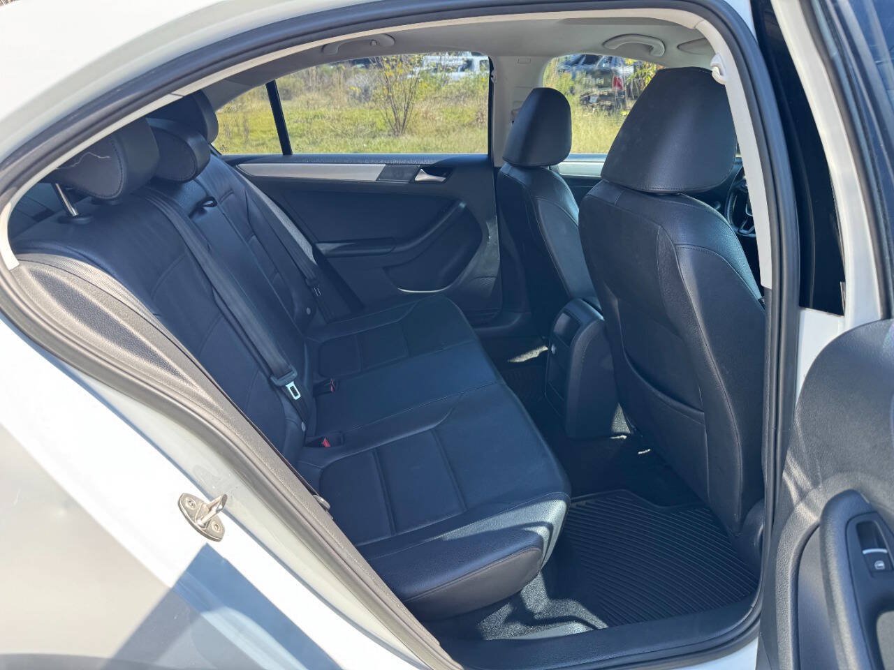 Used 2016 Volkswagen Jetta SE FWD image 13