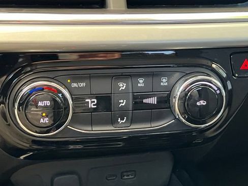 Used 2025 Chevrolet Trax LT FWD image 26