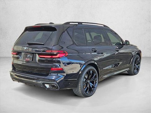 Certified 2026 BMW X7 xDrive40i w/ M Sport Package AWD/4WD image 2
