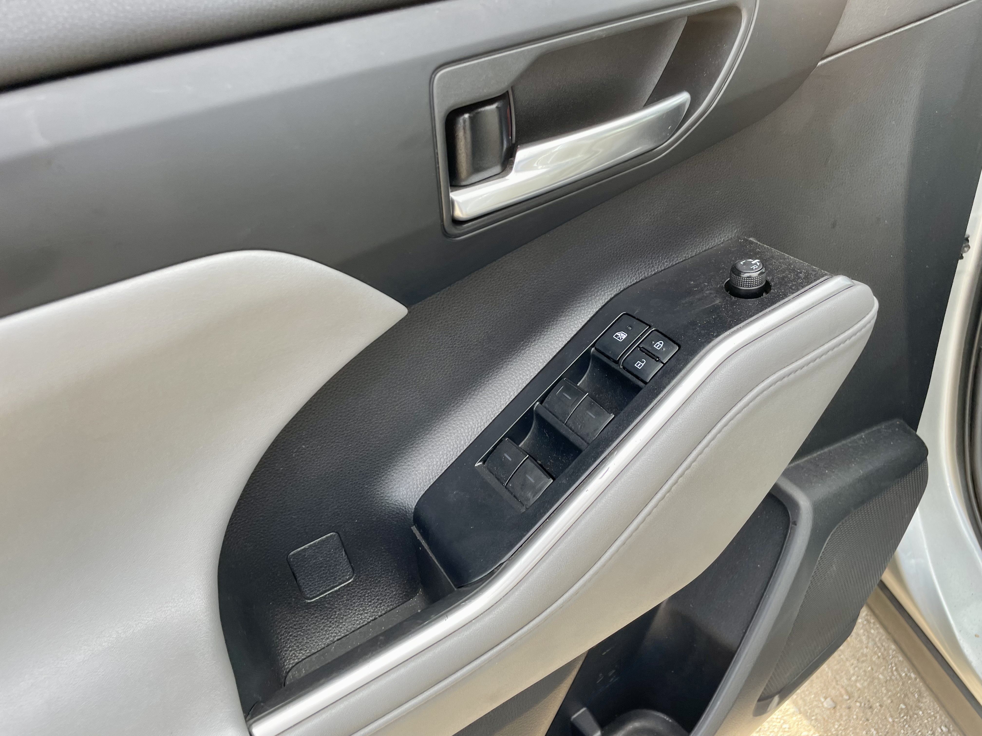 Used 2021 Toyota Highlander XLE AWD/4WD image 13