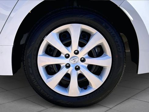 Used 2025 Toyota Corolla LE image 11