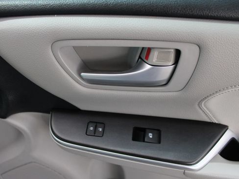 Used 2015 Toyota Camry XLE w/ Moonroof Package FWD image 46