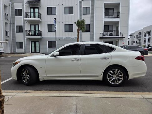 Used 2015 INFINITI Q70 3.7 RWD image 9