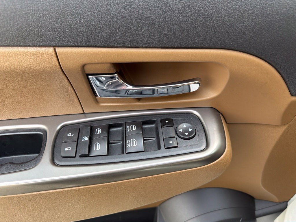 Used 2012 Jeep Liberty Limited w/ Comfort/Convenience Group AWD/4WD image 9