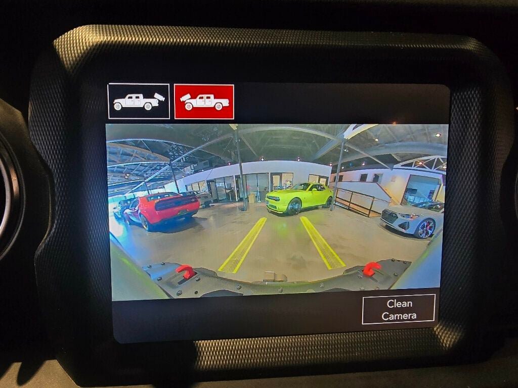 Used 2022 Jeep Gladiator Rubicon w/ LED Lighting Group AWD/4WD image 11