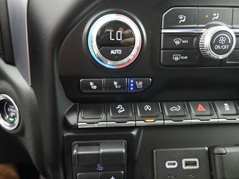 Used 2019 GMC Sierra 1500 SLT w/ SLT Premium Package AWD/4WD image 18