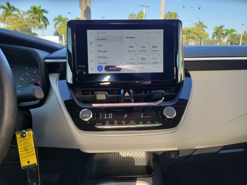 Used 2025 Toyota Corolla LE image 20