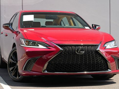Used 2025 Lexus ES 300h F Sport FWD image 4