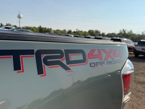 Used 2023 Toyota Tacoma TRD Off-Road w/ Advanced Technology Package AWD/4WD image 17