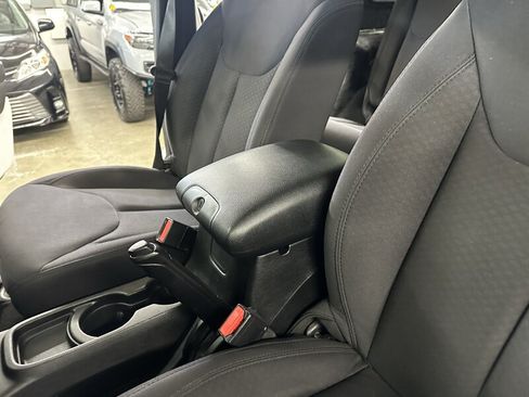 Used 2013 Jeep Wrangler Unlimited Sport AWD/4WD image 35