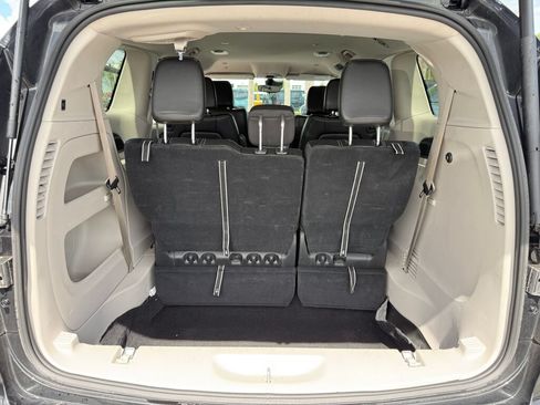 Used 2024 Chrysler Pacifica Touring-L FWD image 35