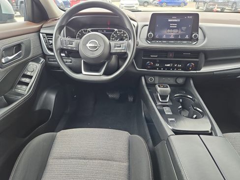 Used 2023 Nissan Rogue SV image 28