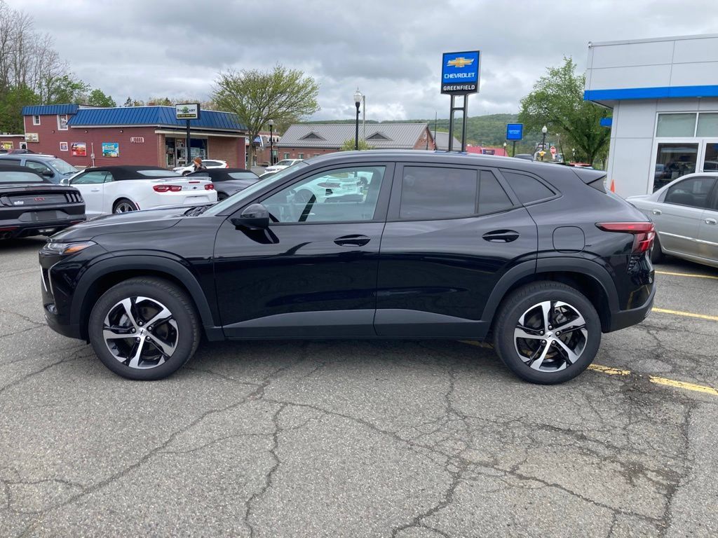Used 2024 Chevrolet Trax RS w/ Driver Confidence Package FWD image 19