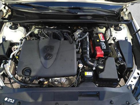 Used 2018 Toyota Camry XSE image 30