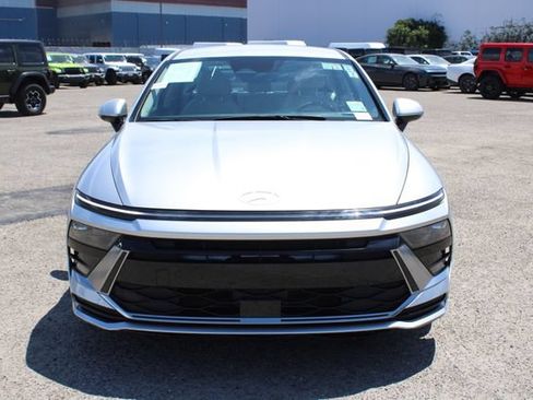 Used 2025 Hyundai Sonata SEL FWD image 2