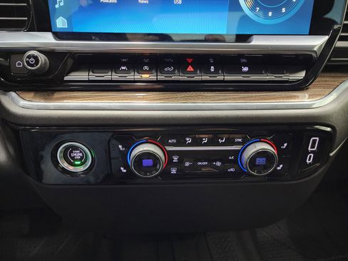 Used 2023 Chevrolet Silverado 1500 RST w/ Redline Edition AWD/4WD image 15