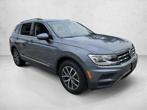 Used 2020 Volkswagen Tiguan SE image 3