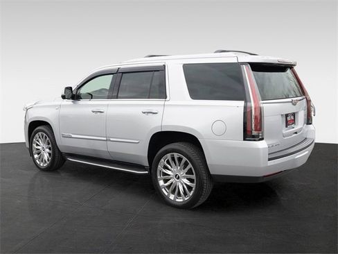 Used 2015 Cadillac Escalade Luxury image 7