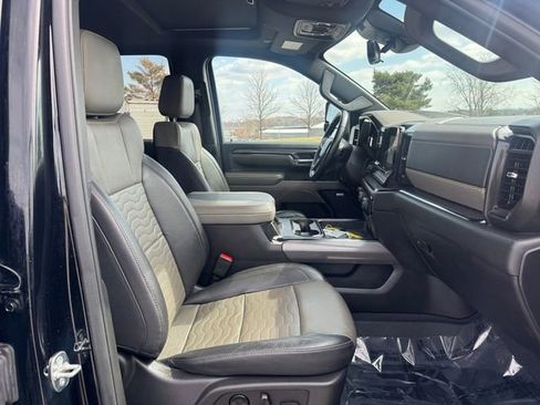 Used 2024 Chevrolet Silverado 2500 ZR2 w/ Technology Package image 17