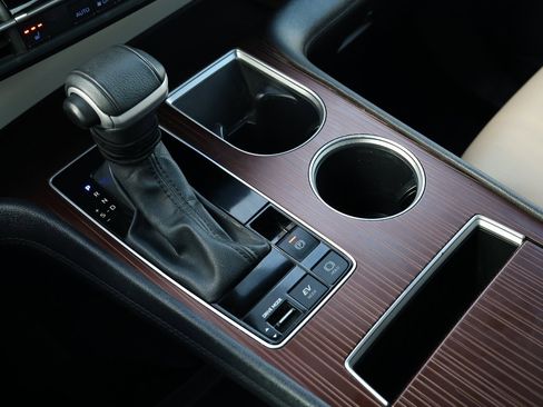 Used 2024 Toyota Sienna XLE image 24