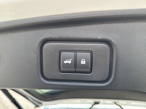 Used 2025 Nissan Pathfinder SL w/ Cargo Package image 19