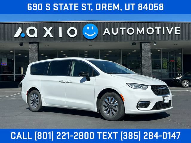 Used 2024 Chrysler Pacifica Limited FWD image 1