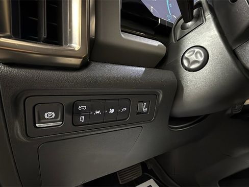 Certified 2025 GMC Hummer EV 2X w/ LPO, Cargo Utility Package image 19