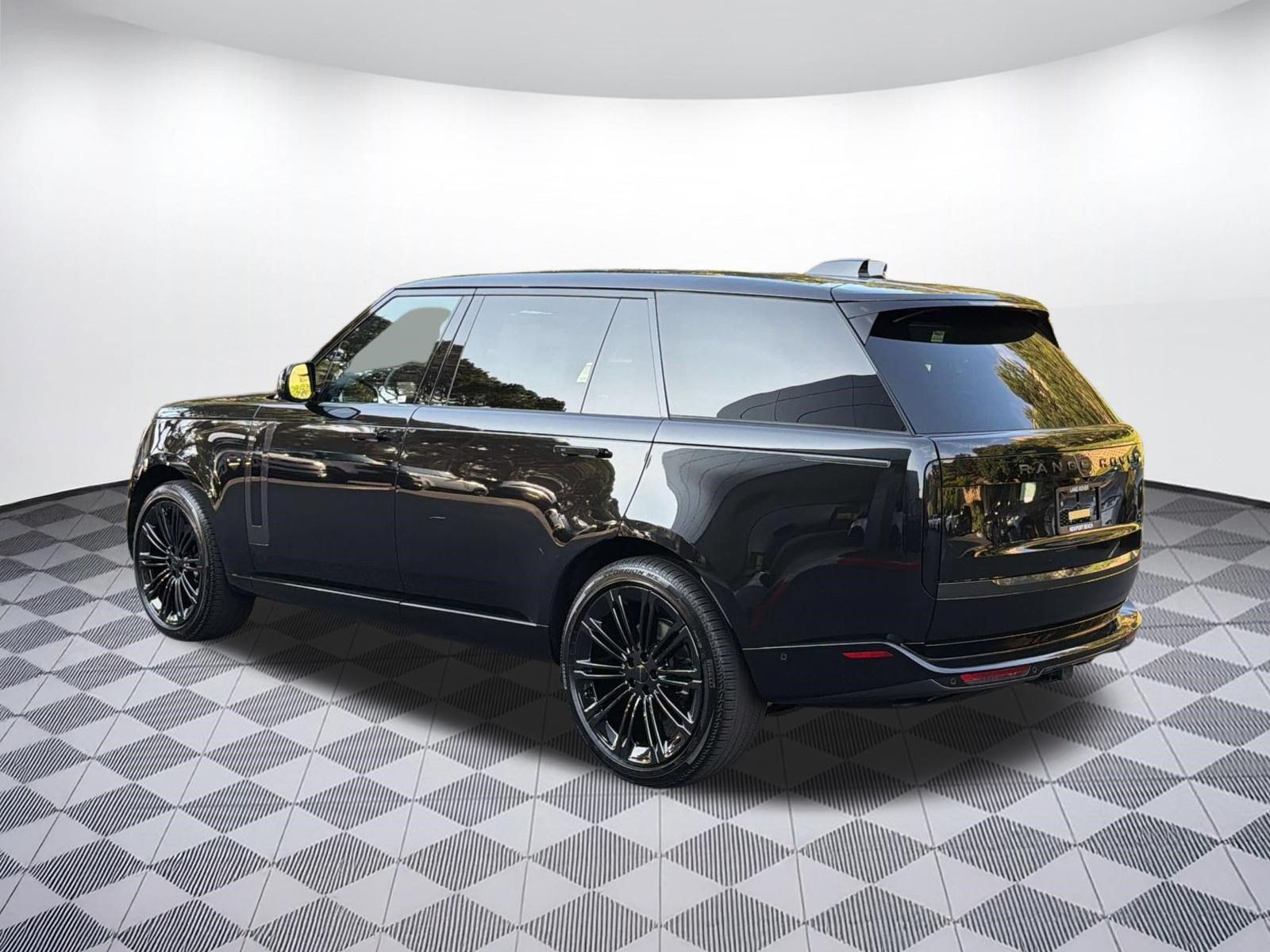 New 2026 Land Rover Range Rover Long Wheelbase SE AWD/4WD image 3