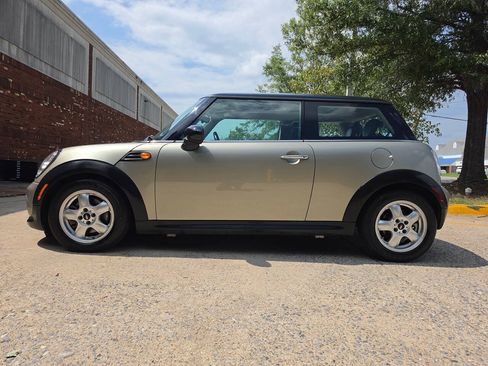 Used 2011 MINI Cooper Hardtop FWD image 4