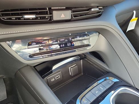 Used 2023 Buick Envision Essence image 22