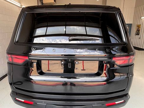 Used 2024 Jeep Wagoneer Series II AWD/4WD image 7