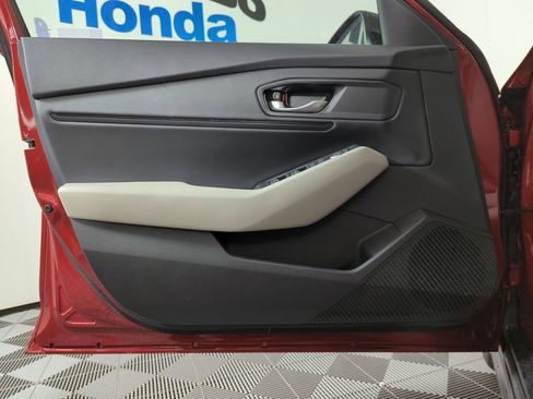 Certified 2025 Honda Accord SE image 9