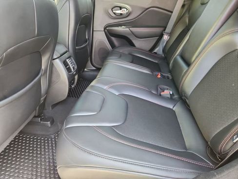 Used 2020 Jeep Cherokee Trailhawk image 24